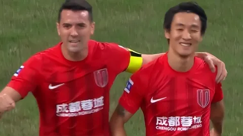 陈张夫妇结婚证一度被撕引发讨论，澄清已重新补领