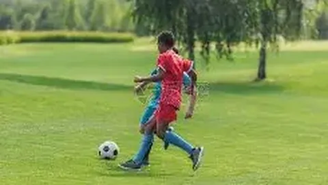 “C罗之子重返皇马青年队，其父转会去向尚不明朗。”